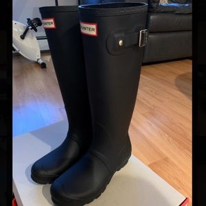 NEW Black Hunter rain boots with box